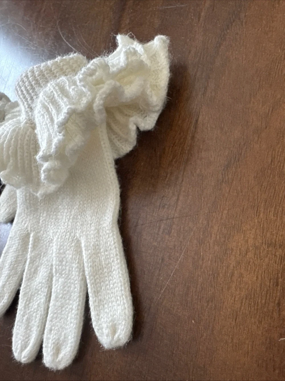 Womens Ivory Knit Gloves Mittens Ruffle Wrist Frilly Girlhoodcore Coquette
